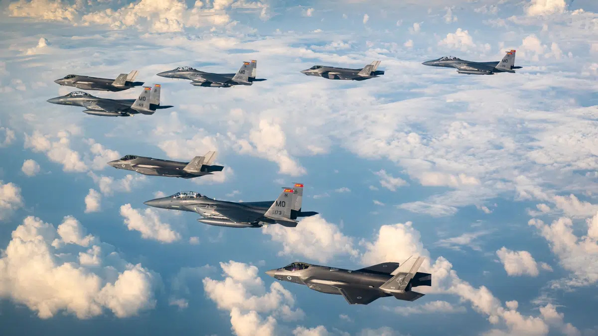 Israeli Air Force Intensifies Airstrikes on Hezbollah Targets in Lebanon: F-35, F-15, and F-16 Jets Potentially Deployed